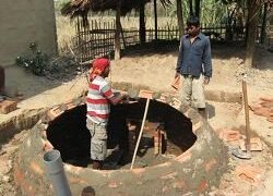 Interlocking the bricks in the deenbandhu biogas plant above the